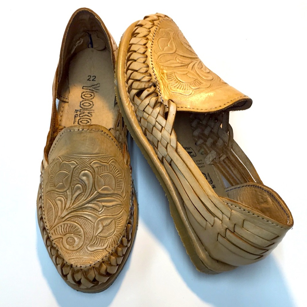 Huaraches Mexican Leather Sandals Size 22 / USA 5 Tan Leather Slip On Loafers
